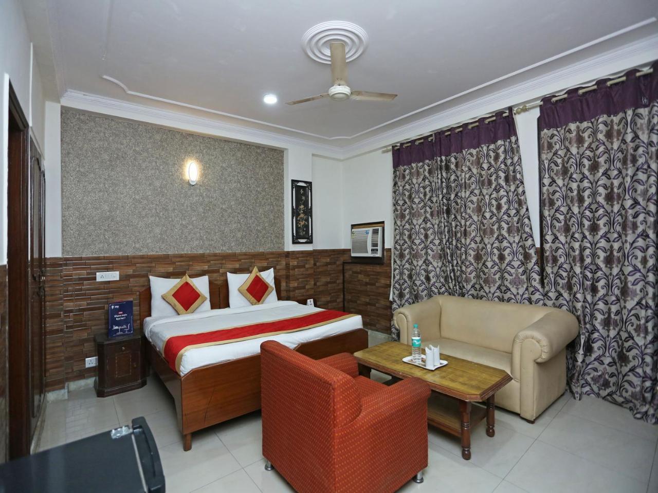 Oyo 472 Hotel Sareen Нью-Дели Экстерьер фото