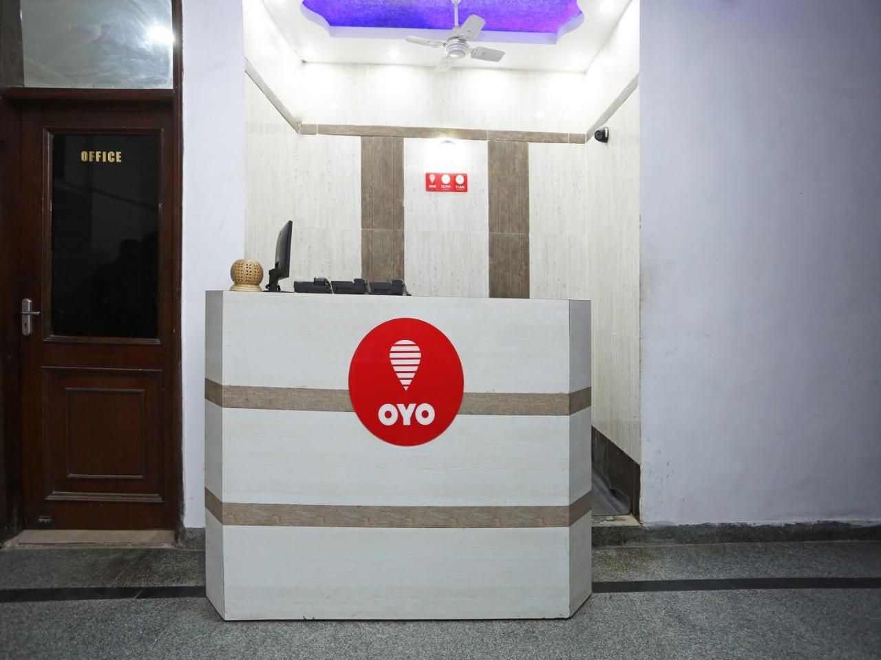 Oyo 472 Hotel Sareen Нью-Дели Экстерьер фото