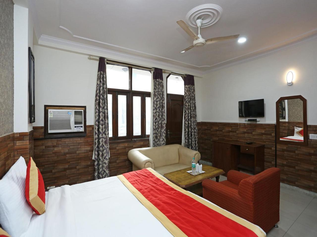 Oyo 472 Hotel Sareen Нью-Дели Экстерьер фото