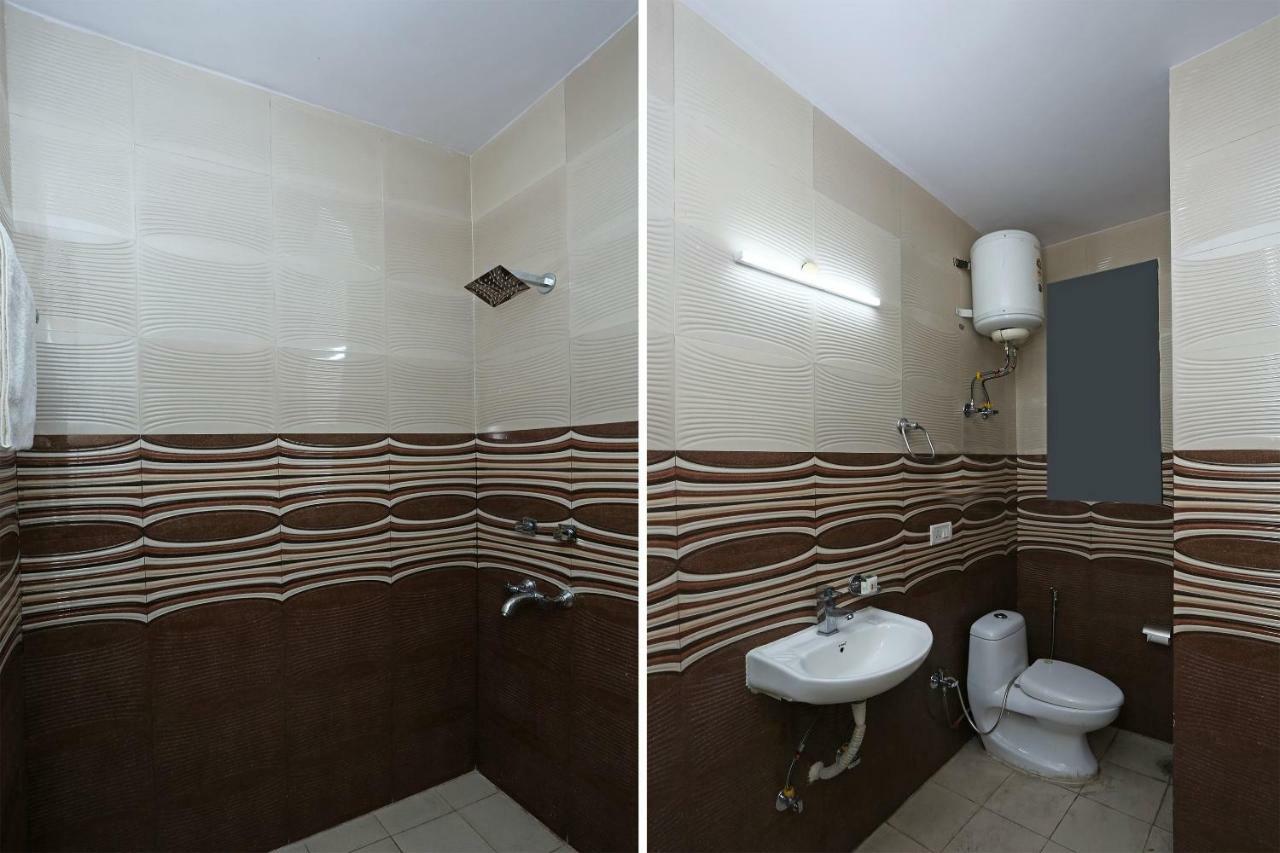Oyo 472 Hotel Sareen Нью-Дели Экстерьер фото