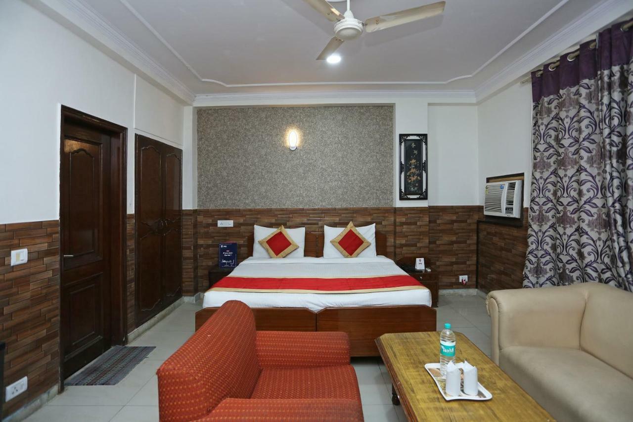 Oyo 472 Hotel Sareen Нью-Дели Экстерьер фото